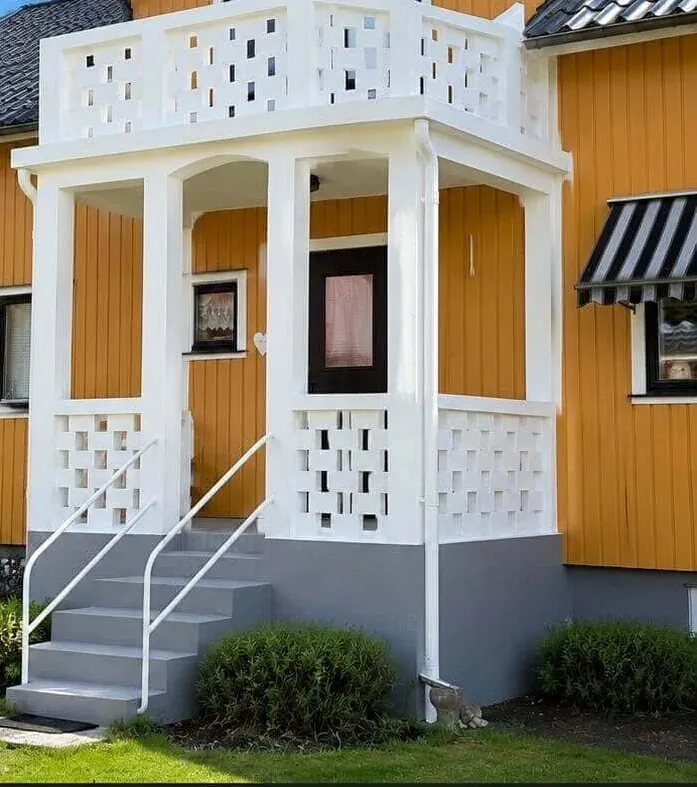 Veranda og altanrækværk i hvid – efter