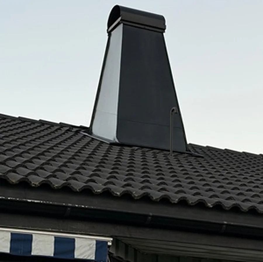 Work on chimney flashing & cladding in Gothenburg